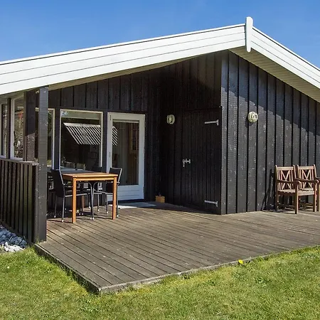 Three-bedroom Holiday In * Hals