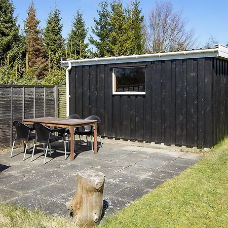 Three-bedroom Holiday In * Hals
