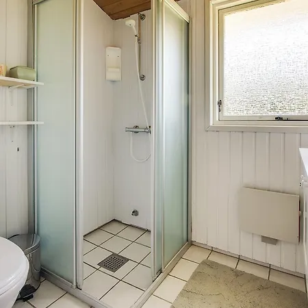 Three-bedroom Holiday In * Hals